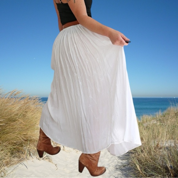 White Lined Elastic Waist Polyester-Rayon Crinkle Maxi Skirt Size Large - Picture 5 of 9